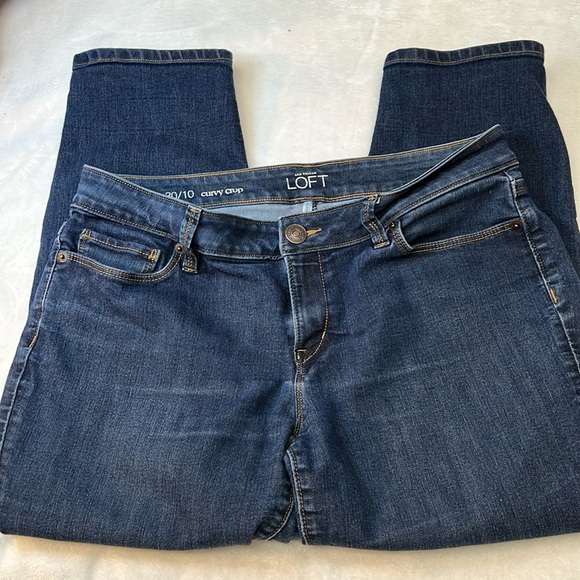 Loft Curvy Crop Jean in Size 10. EUC. Standard 5-pockets. - Picture 1 of 6